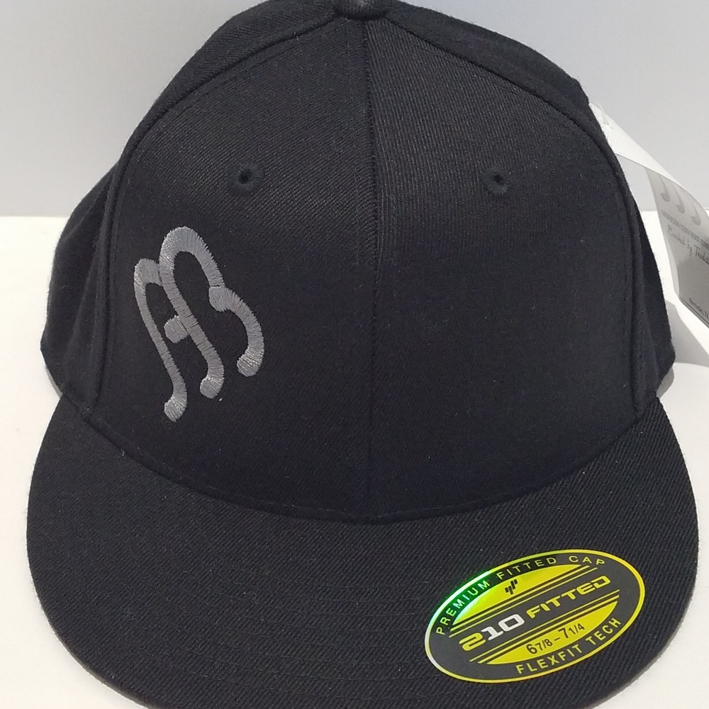 210 Fitted 6 7/8 To 7 1/4 Black Cap NEW!